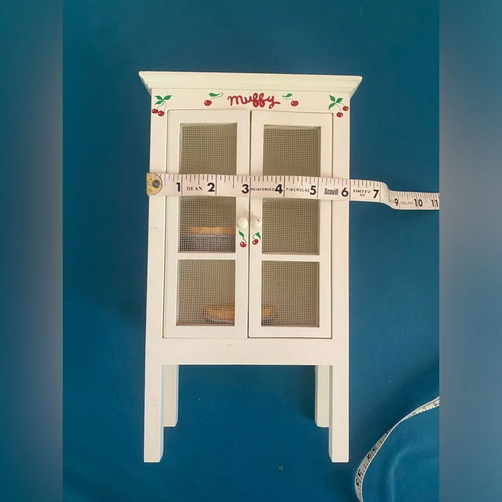 Muffy Vanderbear Cherry Hutch Cabinet Pie Wood Dollhouse Furniture 2 Cherry Pies - Picture 7 of 7